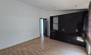 CASA EN RENTA  EN SOLARES,  CERCA INSTITUTO DE CIENCIAS, CON CUARTO DE SERVICIO