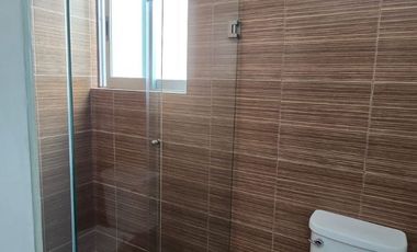 CASA EN RENTA  EN SOLARES,  CERCA INSTITUTO DE CIENCIAS, CON CUARTO DE SERVICIO