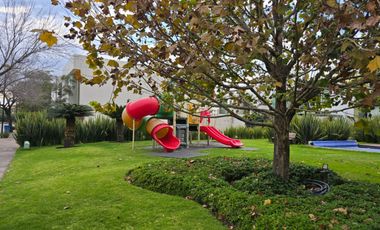 CASA EN RENTA  EN SOLARES,  CERCA INSTITUTO DE CIENCIAS, CON CUARTO DE SERVICIO