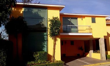 Exclusiva casa en venta zona dorada de Metepec 