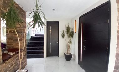 Exclusiva casa en venta zona dorada de Metepec 