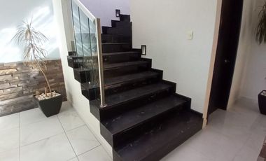 Exclusiva casa en venta zona dorada de Metepec 