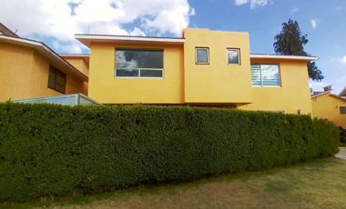 Exclusiva casa en venta zona dorada de Metepec 