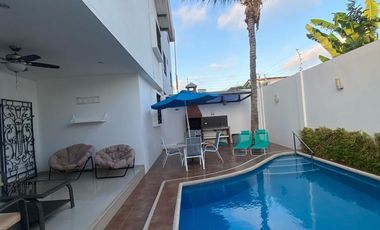 SALINAS, AMPLIA CASA CERCA DEL MAR, CON 4 DORMITORIOS Y PISCINA