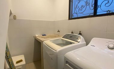 SALINAS, AMPLIA CASA CERCA DEL MAR, CON 4 DORMITORIOS Y PISCINA
