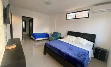 SALINAS, AMPLIA CASA CERCA DEL MAR, CON 4 DORMITORIOS Y PISCINA