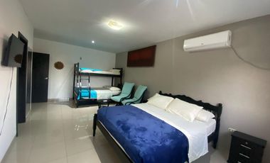 SALINAS, AMPLIA CASA CERCA DEL MAR, CON 4 DORMITORIOS Y PISCINA