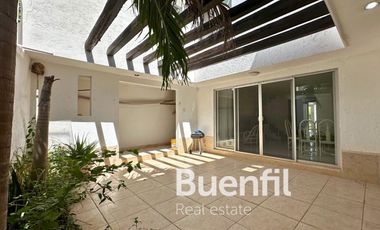 Casa de 2 plantas en privada céntrica