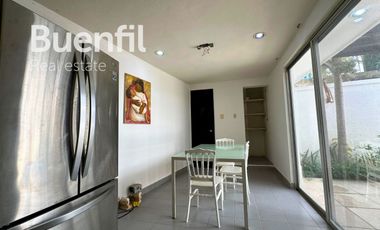 Casa de 2 plantas en privada céntrica