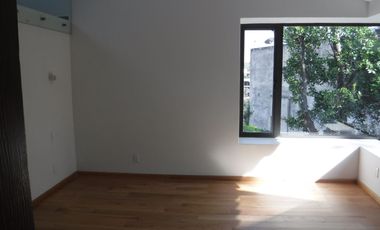 CASA RECIEN REMODELADA A UNA CUADRA DE MONTE LIBANO