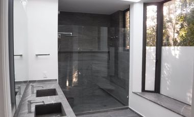 CASA RECIEN REMODELADA A UNA CUADRA DE MONTE LIBANO