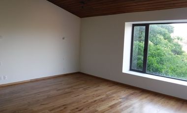 CASA RECIEN REMODELADA A UNA CUADRA DE MONTE LIBANO