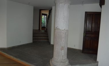 CASA RECIEN REMODELADA A UNA CUADRA DE MONTE LIBANO