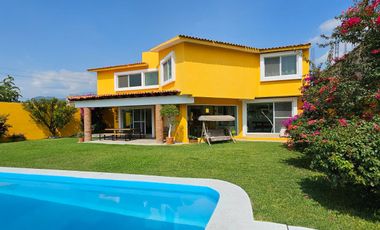Casa en venta en Oaxtepec, Morelos.