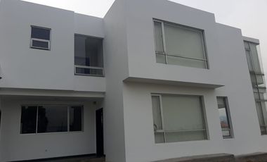 ARRIENDO, el Colibrí, propiedad con 900m2 de terreno y 360m2 de construcción, alcoba planta baja