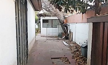 Gran Terreno, Ideal Para Remodelar, Piscina, Colegios, Metro