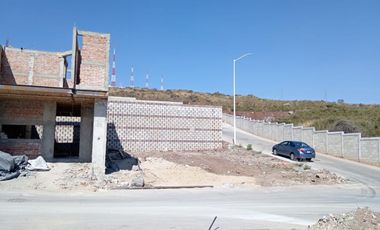 SE VENDE TERRENO EN ESQUINA EN COTO LISTER ZIMALTA