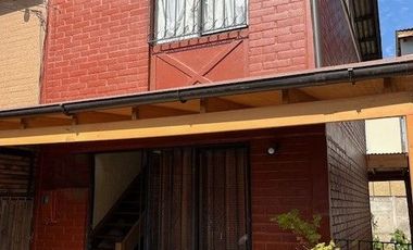 MAIPÚ, CASA EN PASAJE CERRADO, 2 DORM. 1 BAÑO, 1 EST., JARDIN. PRÓXIMA A FUTURA ESTACIÓN DE TREN MELIPILLA - ESTACIÓN CENTRAL.