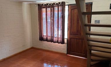 MAIPÚ, CASA EN PASAJE CERRADO, 2 DORM. 1 BAÑO, 1 EST., JARDIN. PRÓXIMA A FUTURA ESTACIÓN DE TREN MELIPILLA - ESTACIÓN CENTRAL.