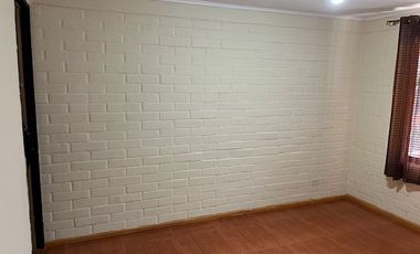 MAIPÚ, CASA EN PASAJE CERRADO, 2 DORM. 1 BAÑO, 1 EST., JARDIN. PRÓXIMA A FUTURA ESTACIÓN DE TREN MELIPILLA - ESTACIÓN CENTRAL.