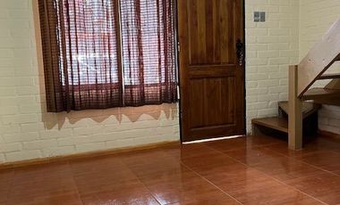 MAIPÚ, CASA EN PASAJE CERRADO, 2 DORM. 1 BAÑO, 1 EST., JARDIN. PRÓXIMA A FUTURA ESTACIÓN DE TREN MELIPILLA - ESTACIÓN CENTRAL.