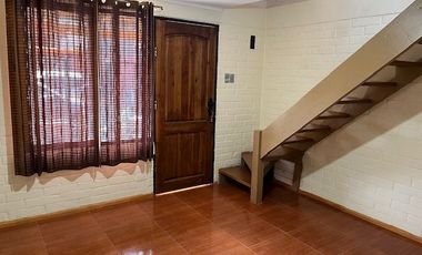 MAIPÚ, CASA EN PASAJE CERRADO, 2 DORM. 1 BAÑO, 1 EST., JARDIN. PRÓXIMA A FUTURA ESTACIÓN DE TREN MELIPILLA - ESTACIÓN CENTRAL.