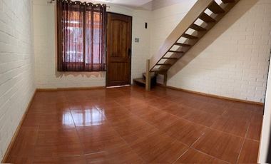 MAIPÚ, CASA EN PASAJE CERRADO, 2 DORM. 1 BAÑO, 1 EST., JARDIN. PRÓXIMA A FUTURA ESTACIÓN DE TREN MELIPILLA - ESTACIÓN CENTRAL.