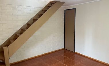 MAIPÚ, CASA EN PASAJE CERRADO, 2 DORM. 1 BAÑO, 1 EST., JARDIN. PRÓXIMA A FUTURA ESTACIÓN DE TREN MELIPILLA - ESTACIÓN CENTRAL.