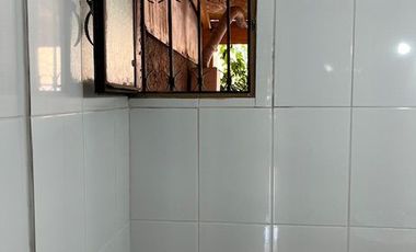 MAIPÚ, CASA EN PASAJE CERRADO, 2 DORM. 1 BAÑO, 1 EST., JARDIN. PRÓXIMA A FUTURA ESTACIÓN DE TREN MELIPILLA - ESTACIÓN CENTRAL.
