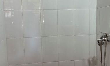 MAIPÚ, CASA EN PASAJE CERRADO, 2 DORM. 1 BAÑO, 1 EST., JARDIN. PRÓXIMA A FUTURA ESTACIÓN DE TREN MELIPILLA - ESTACIÓN CENTRAL.