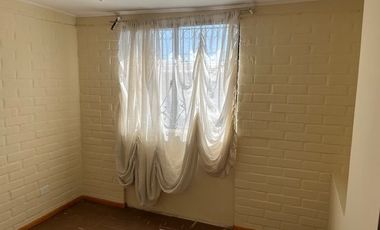 MAIPÚ, CASA EN PASAJE CERRADO, 2 DORM. 1 BAÑO, 1 EST., JARDIN. PRÓXIMA A FUTURA ESTACIÓN DE TREN MELIPILLA - ESTACIÓN CENTRAL.