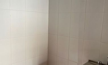 MAIPÚ, CASA EN PASAJE CERRADO, 2 DORM. 1 BAÑO, 1 EST., JARDIN. PRÓXIMA A FUTURA ESTACIÓN DE TREN MELIPILLA - ESTACIÓN CENTRAL.