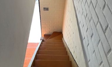 MAIPÚ, CASA EN PASAJE CERRADO, 2 DORM. 1 BAÑO, 1 EST., JARDIN. PRÓXIMA A FUTURA ESTACIÓN DE TREN MELIPILLA - ESTACIÓN CENTRAL.