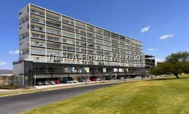 Casa con 3 recámaras y cuarto de servicio. El Campanario, RENTA