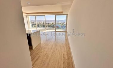 Casa con 3 recámaras y cuarto de servicio. El Campanario, RENTA