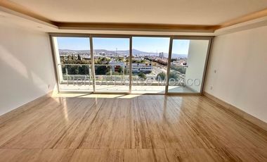 Casa con 3 recámaras y cuarto de servicio. El Campanario, RENTA