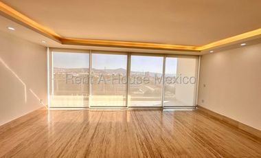 Casa con 3 recámaras y cuarto de servicio. El Campanario, RENTA