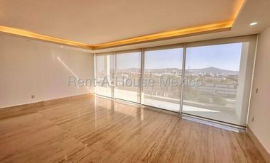 Casa con 3 recámaras y cuarto de servicio. El Campanario, RENTA