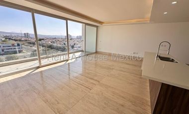 Casa con 3 recámaras y cuarto de servicio. El Campanario, RENTA