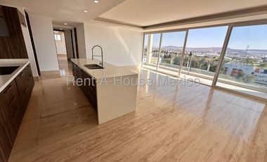 Casa con 3 recámaras y cuarto de servicio. El Campanario, RENTA