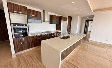 Casa con 3 recámaras y cuarto de servicio. El Campanario, RENTA