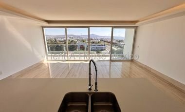 Casa con 3 recámaras y cuarto de servicio. El Campanario, RENTA