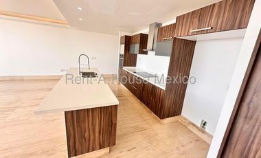 Casa con 3 recámaras y cuarto de servicio. El Campanario, RENTA