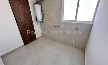 Casa con 3 recámaras y cuarto de servicio. El Campanario, RENTA