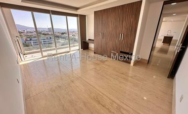 Casa con 3 recámaras y cuarto de servicio. El Campanario, RENTA