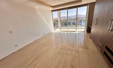 Casa con 3 recámaras y cuarto de servicio. El Campanario, RENTA