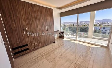 Casa con 3 recámaras y cuarto de servicio. El Campanario, RENTA