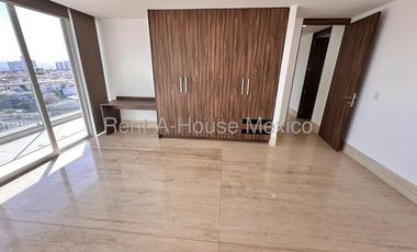 Casa con 3 recámaras y cuarto de servicio. El Campanario, RENTA