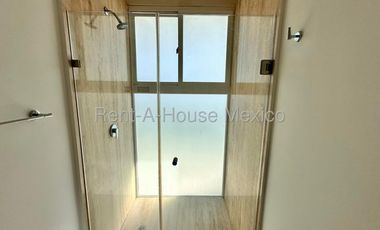 Casa con 3 recámaras y cuarto de servicio. El Campanario, RENTA