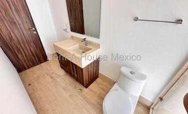 Casa con 3 recámaras y cuarto de servicio. El Campanario, RENTA